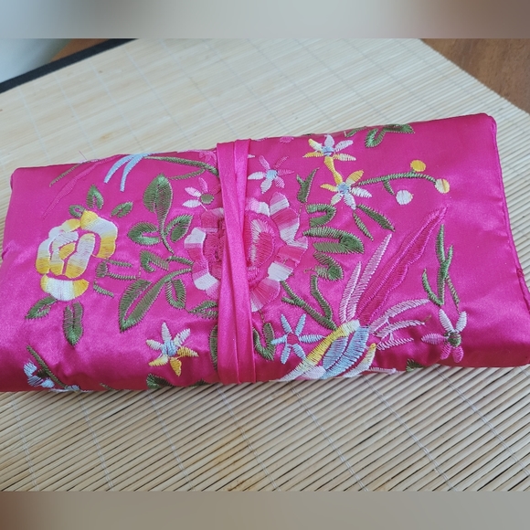 Embroidered Jewelry Travel Bag in Luxurious Black Satin NWT - Picture 12 of 14